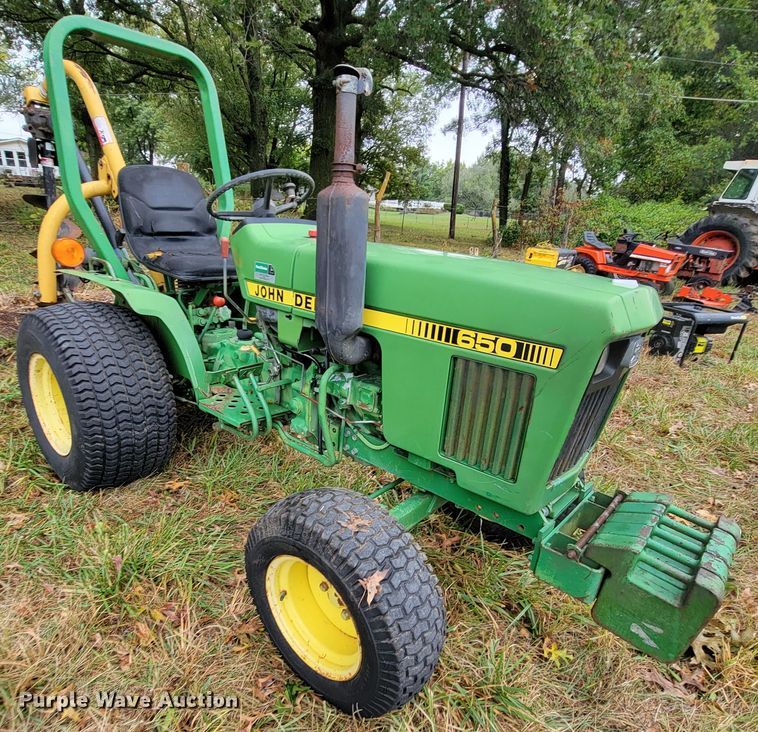 image for item KQ9172 1984 John Deere 650  tractor