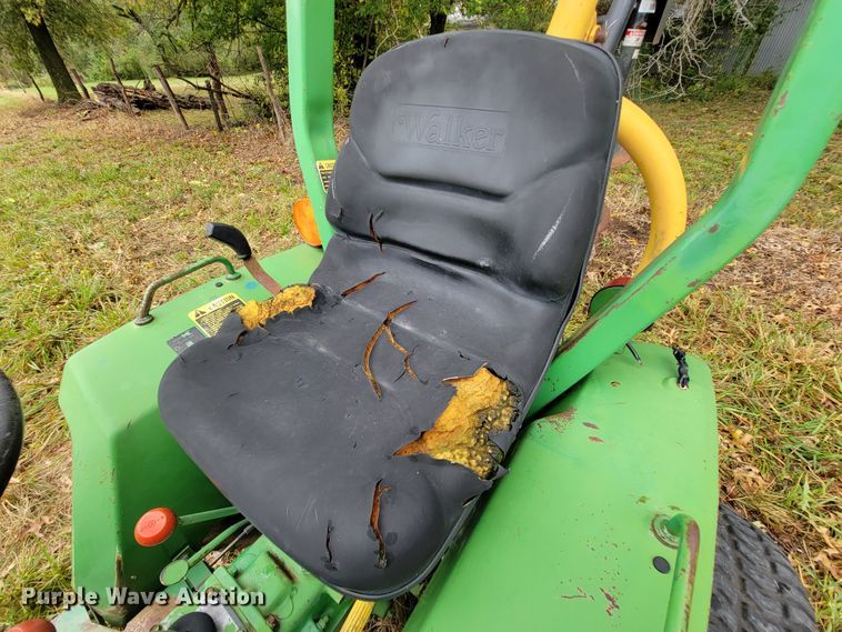 image for item KQ9172 1984 John Deere 650  tractor