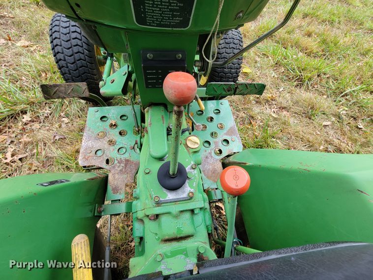 image for item KQ9172 1984 John Deere 650  tractor