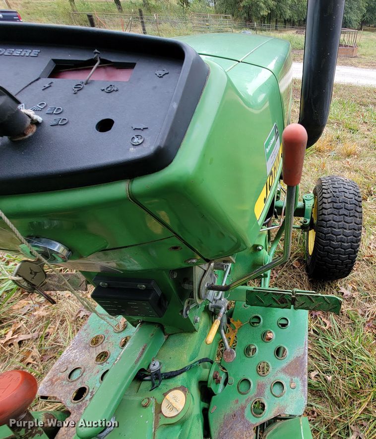 image for item KQ9172 1984 John Deere 650  tractor