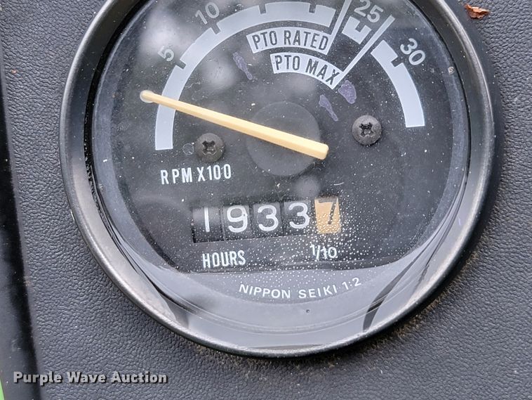 image for item KQ9172 1984 John Deere 650  tractor