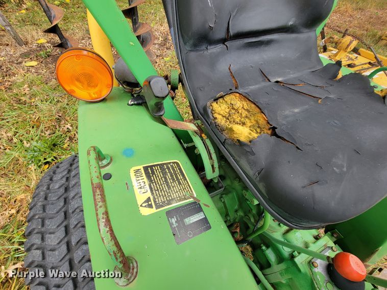 image for item KQ9172 1984 John Deere 650  tractor