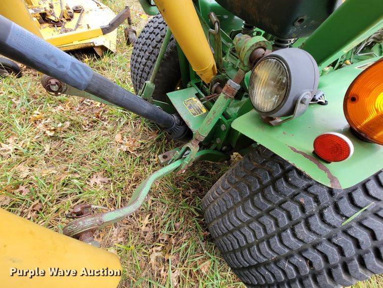 image for item KQ9172 1984 John Deere 650  tractor