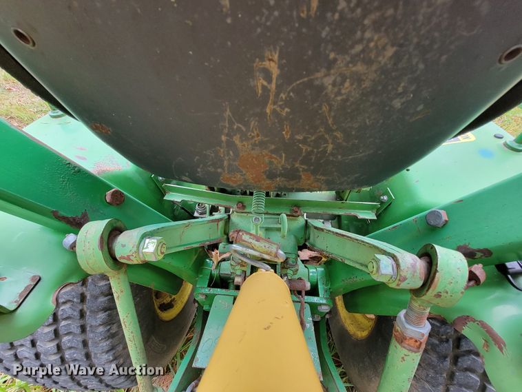 image for item KQ9172 1984 John Deere 650  tractor