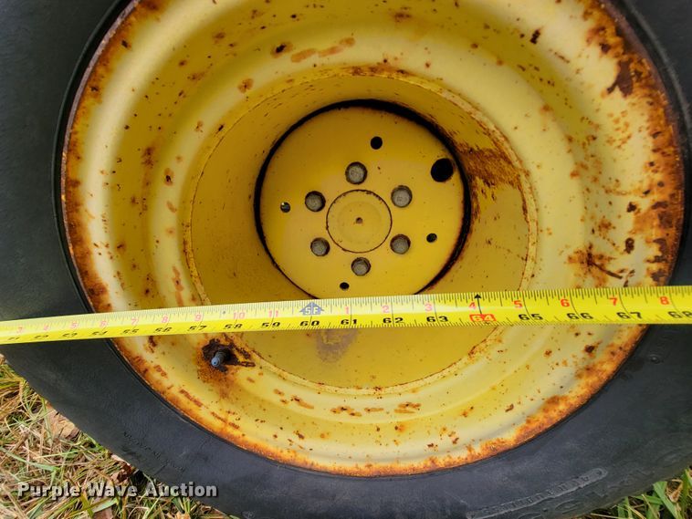 image for item KQ9172 1984 John Deere 650  tractor