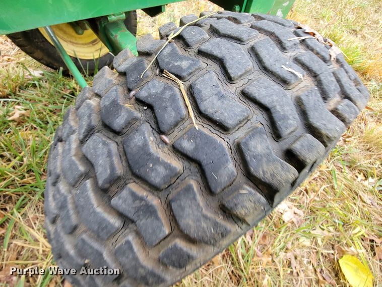 image for item KQ9172 1984 John Deere 650  tractor