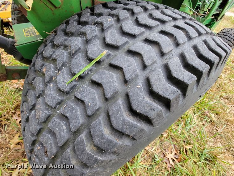 image for item KQ9172 1984 John Deere 650  tractor