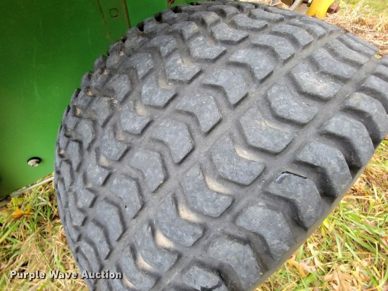 image for item KQ9172 1984 John Deere 650  tractor