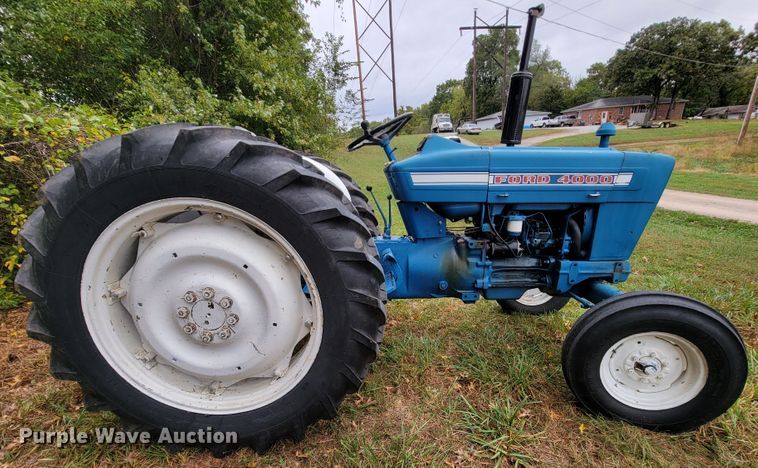image for item KQ9180 Ford 4000  tractor
