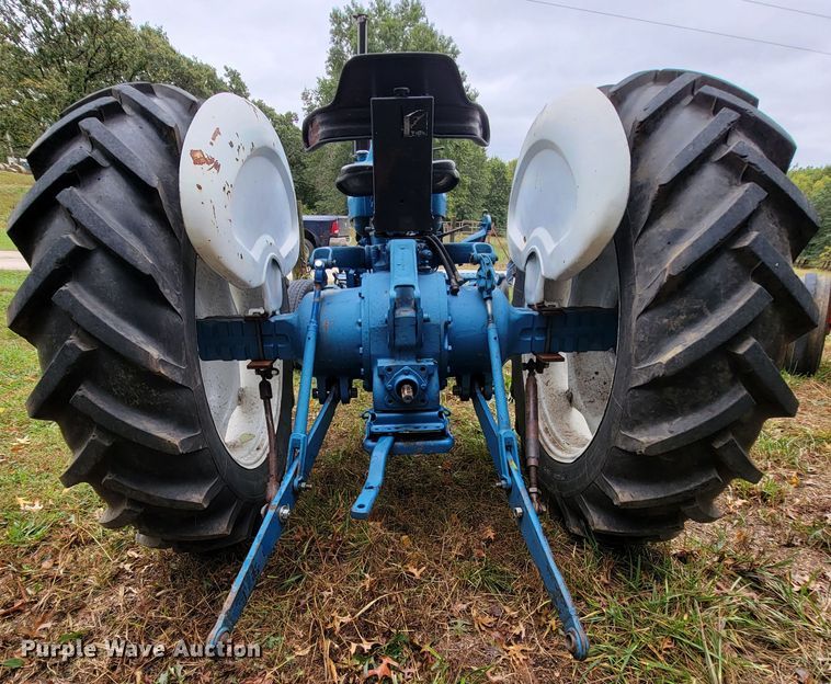 image for item KQ9180 Ford 4000  tractor