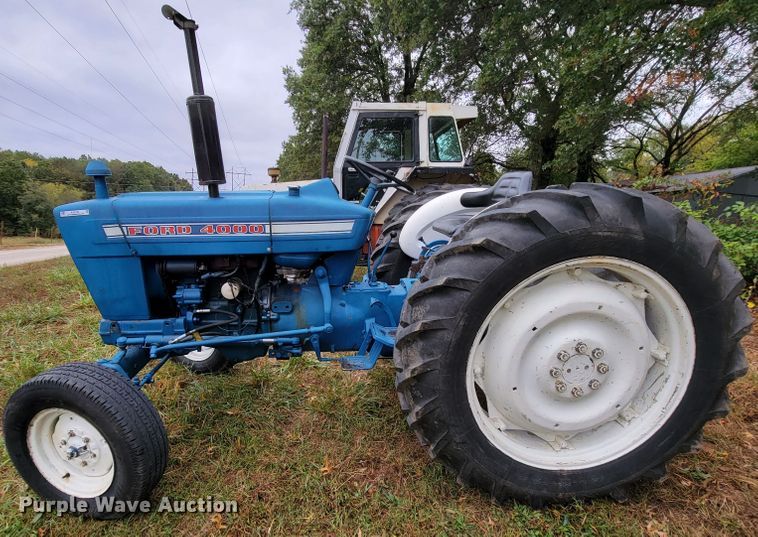 image for item KQ9180 Ford 4000  tractor