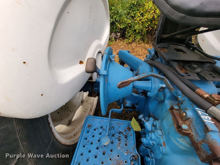 image for item KQ9180 Ford 4000  tractor