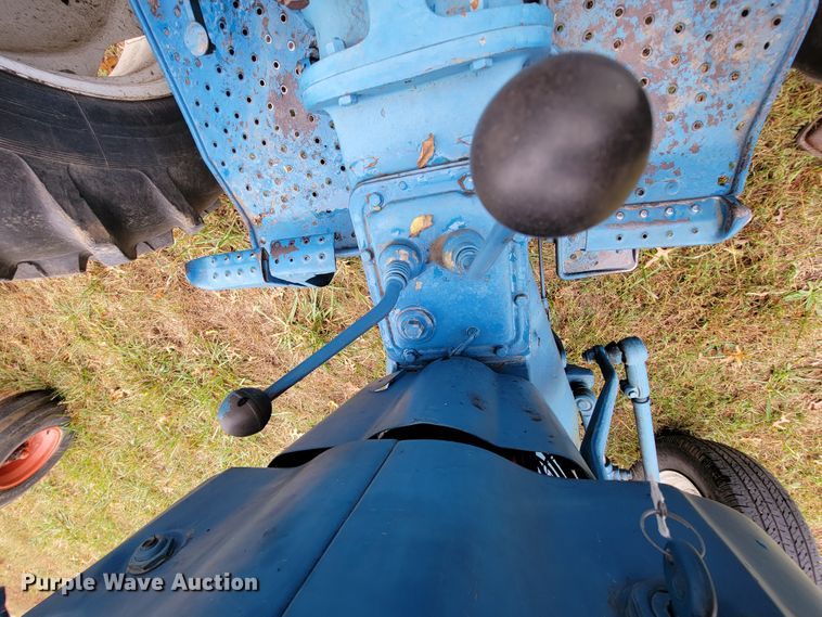 image for item KQ9180 Ford 4000  tractor