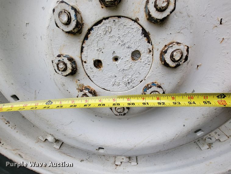 image for item KQ9180 Ford 4000  tractor