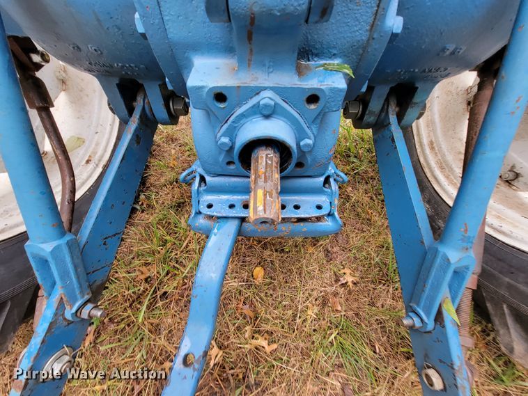image for item KQ9180 Ford 4000  tractor