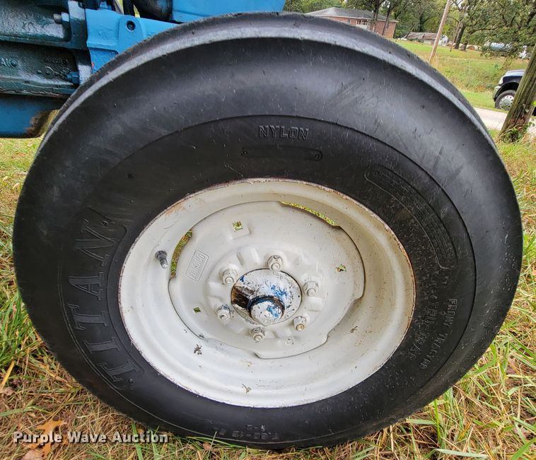 image for item KQ9180 Ford 4000  tractor