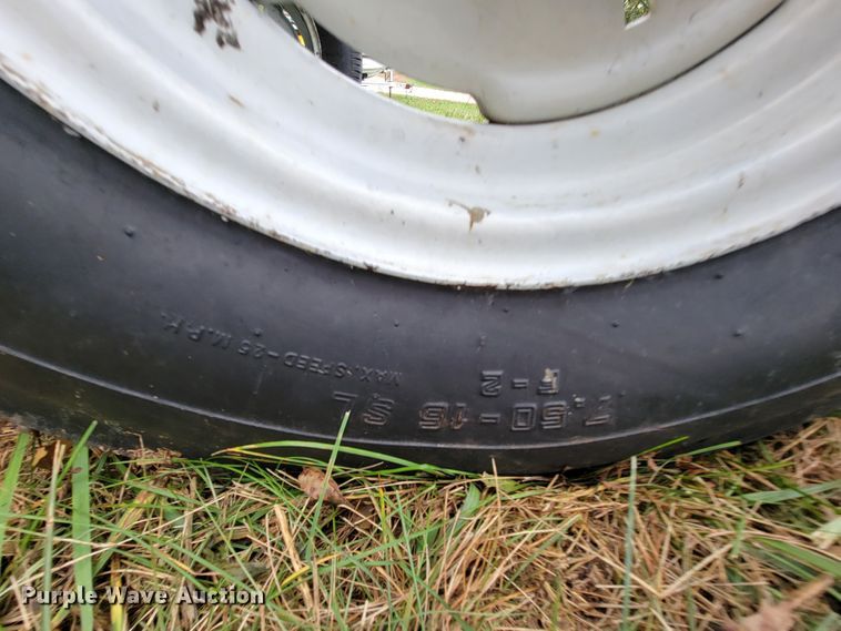 image for item KQ9180 Ford 4000  tractor