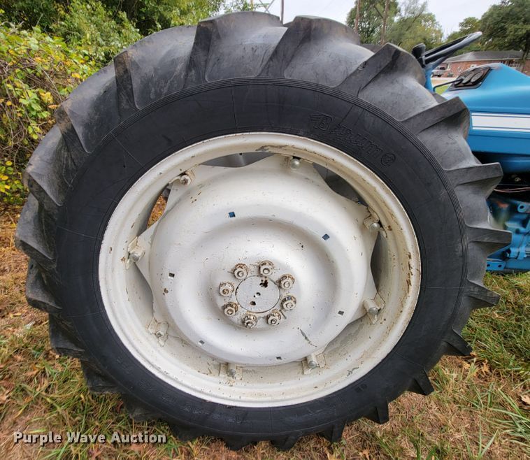 image for item KQ9180 Ford 4000  tractor