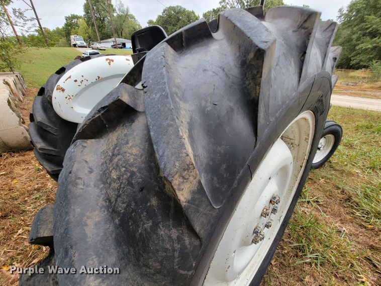 image for item KQ9180 Ford 4000  tractor