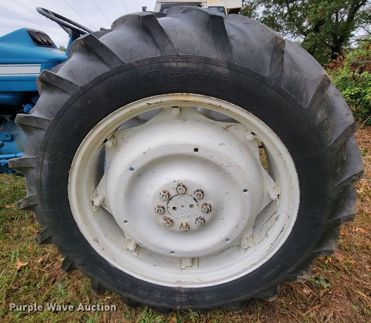 image for item KQ9180 Ford 4000  tractor