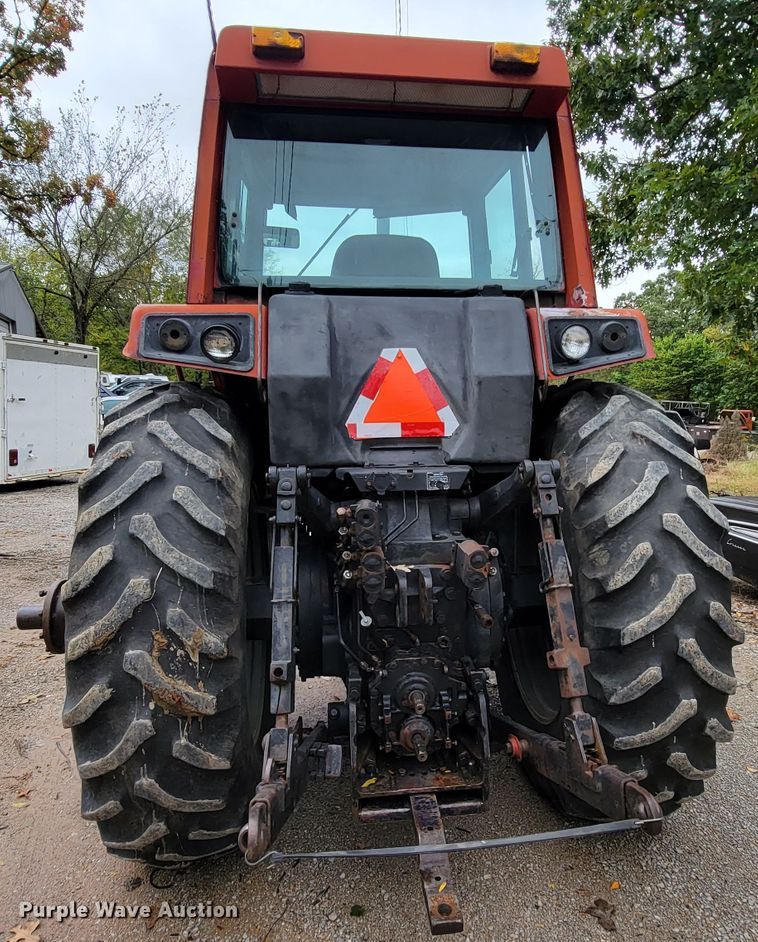 image for item KQ9187 1981 International 5088  tractor