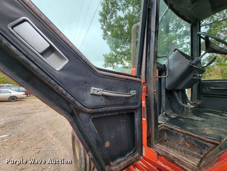 image for item KQ9187 1981 International 5088  tractor