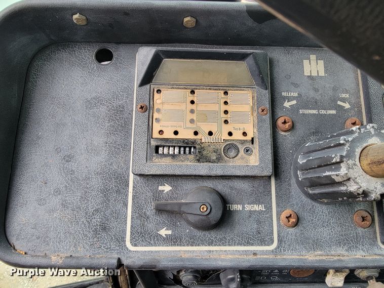 image for item KQ9187 1981 International 5088  tractor