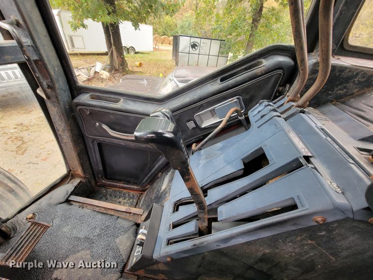 image for item KQ9187 1981 International 5088  tractor