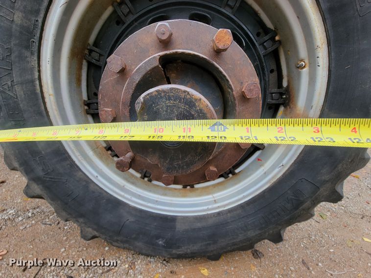 image for item KQ9187 1981 International 5088  tractor