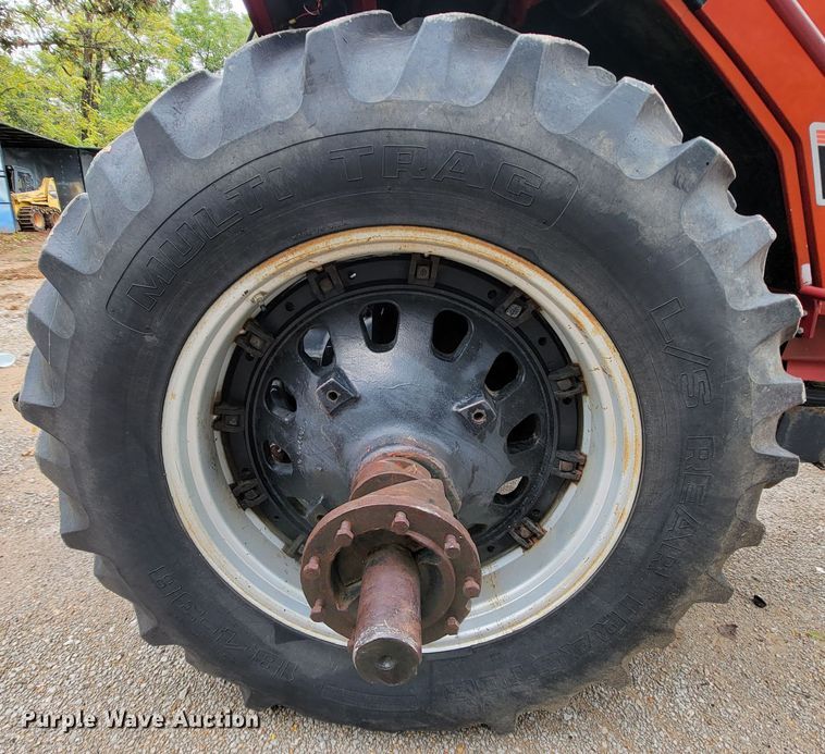 image for item KQ9187 1981 International 5088  tractor