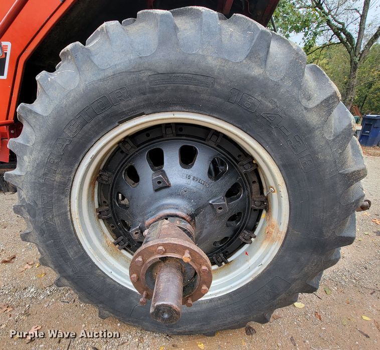 image for item KQ9187 1981 International 5088  tractor