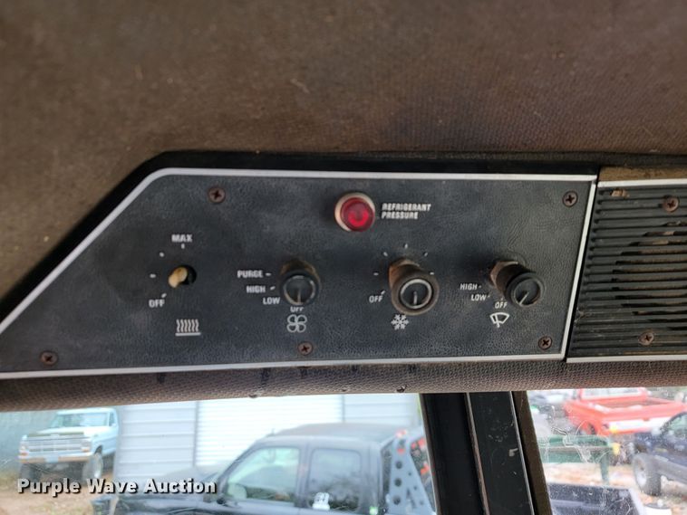 image for item KQ9187 1981 International 5088  tractor