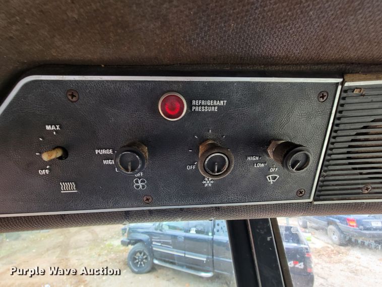 image for item KQ9187 1981 International 5088  tractor