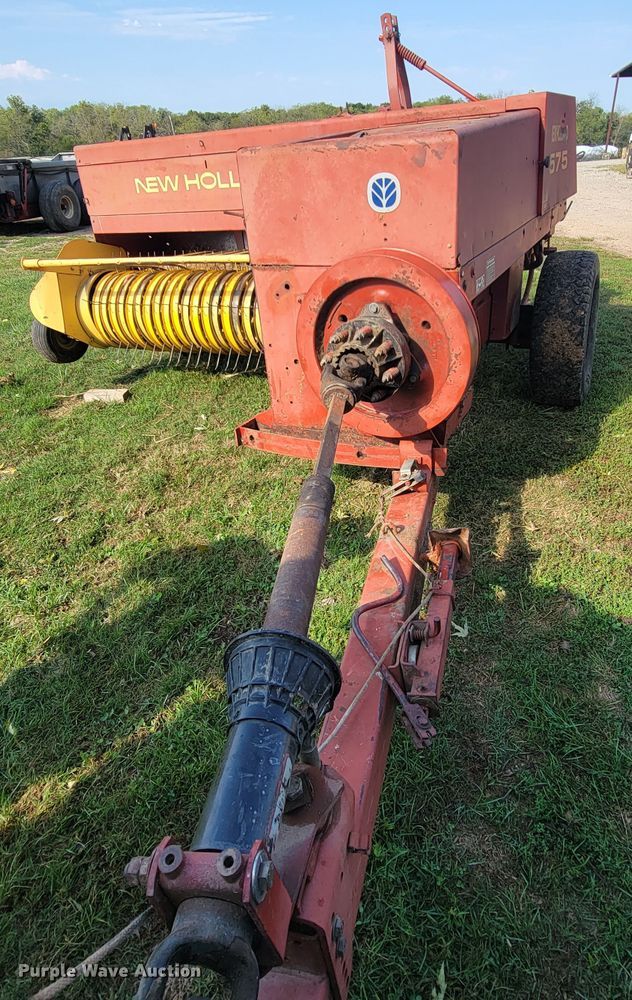 image for item KQ9193 1997 New Holland 575  small square baler