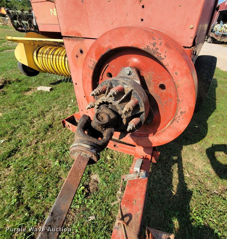 image for item KQ9193 1997 New Holland 575  small square baler