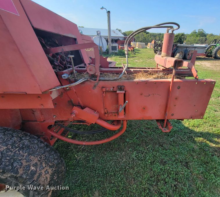 image for item KQ9193 1997 New Holland 575  small square baler