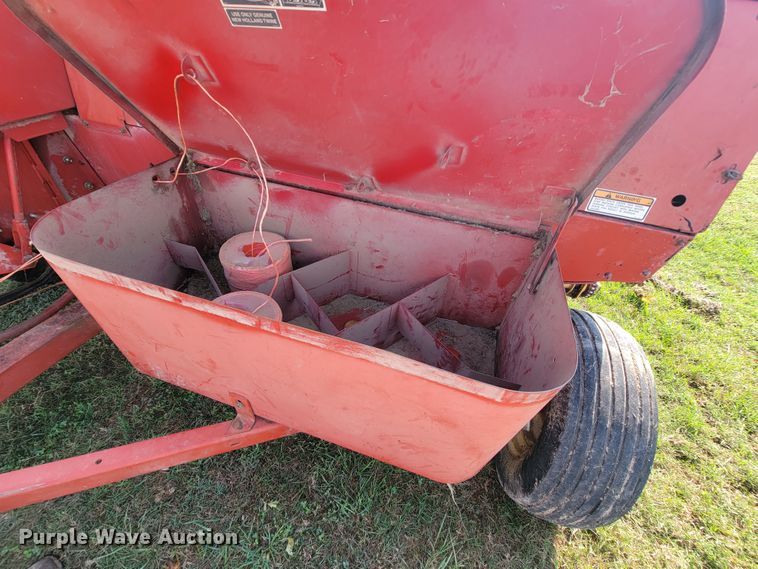 image for item KQ9193 1997 New Holland 575  small square baler