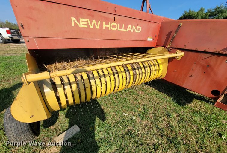 image for item KQ9193 1997 New Holland 575  small square baler