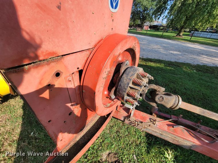 image for item KQ9193 1997 New Holland 575  small square baler