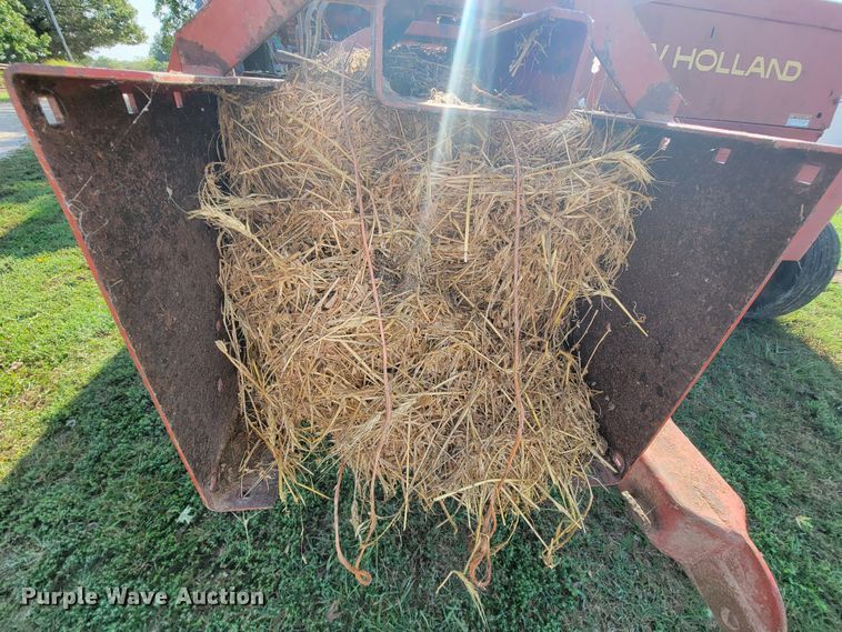 image for item KQ9193 1997 New Holland 575  small square baler