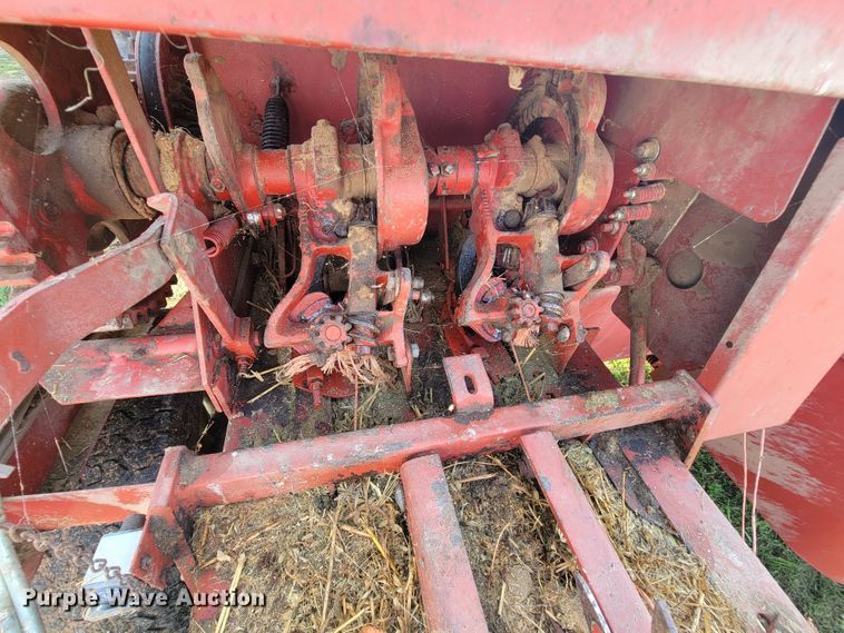 image for item KQ9193 1997 New Holland 575  small square baler