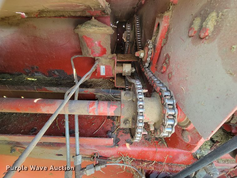 image for item KQ9193 1997 New Holland 575  small square baler