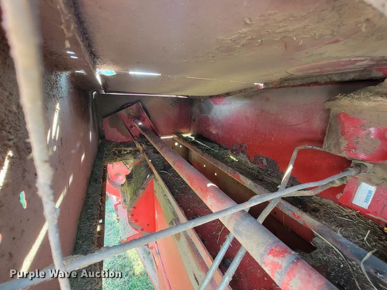 image for item KQ9193 1997 New Holland 575  small square baler