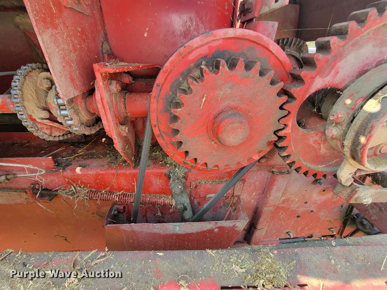 image for item KQ9193 1997 New Holland 575  small square baler