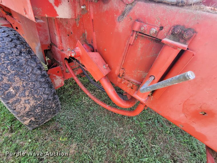 image for item KQ9193 1997 New Holland 575  small square baler