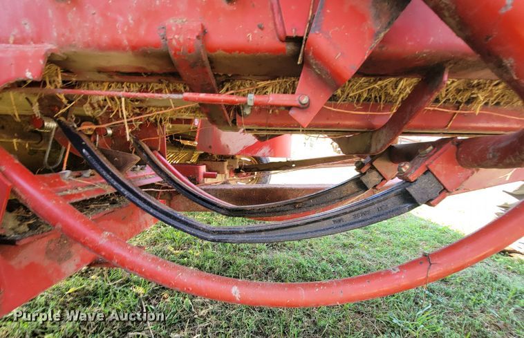 image for item KQ9193 1997 New Holland 575  small square baler