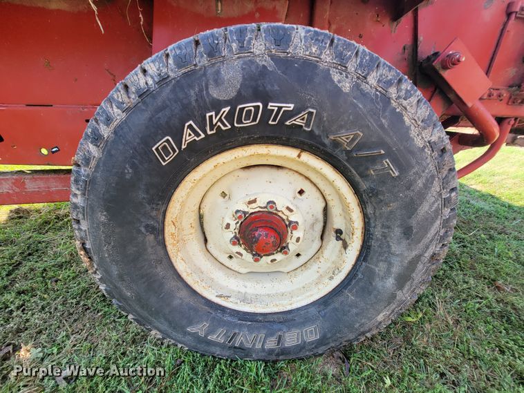 image for item KQ9193 1997 New Holland 575  small square baler