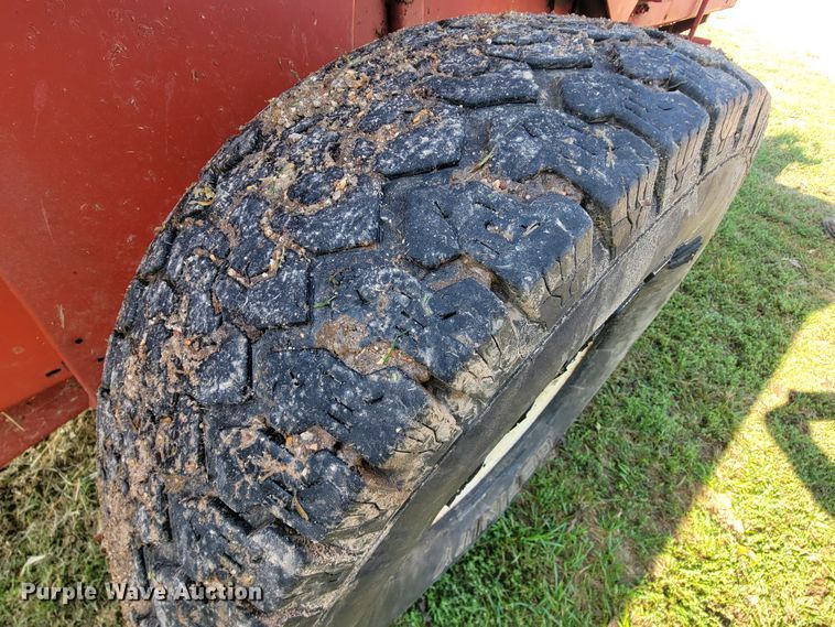 image for item KQ9193 1997 New Holland 575  small square baler