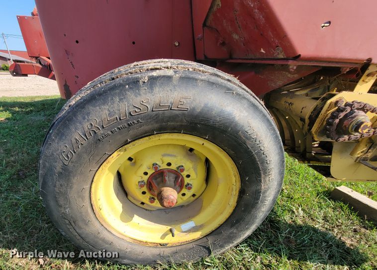 image for item KQ9193 1997 New Holland 575  small square baler