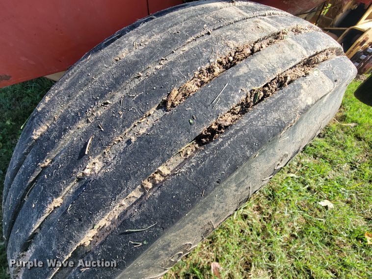 image for item KQ9193 1997 New Holland 575  small square baler